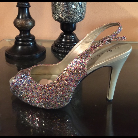Coloriffics gala gold  heels. - Picture 3 of 4