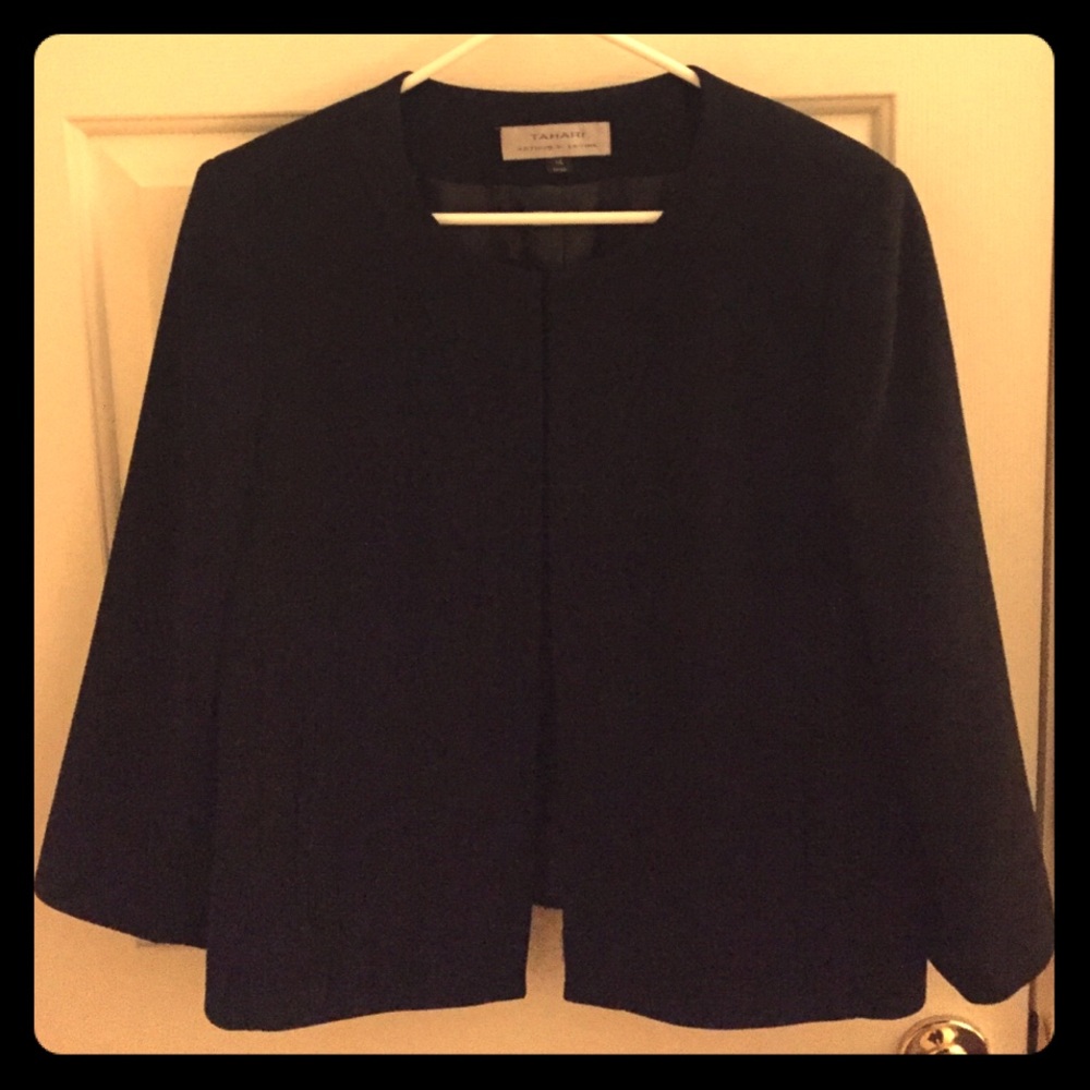 Navy 3/4 sleeve blazer