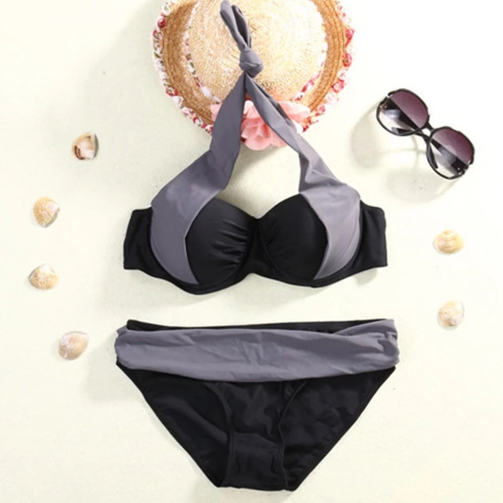 ❗️CLEARANCE ❗️Color Block Halter Style Bikini Set - Picture 3 of 4