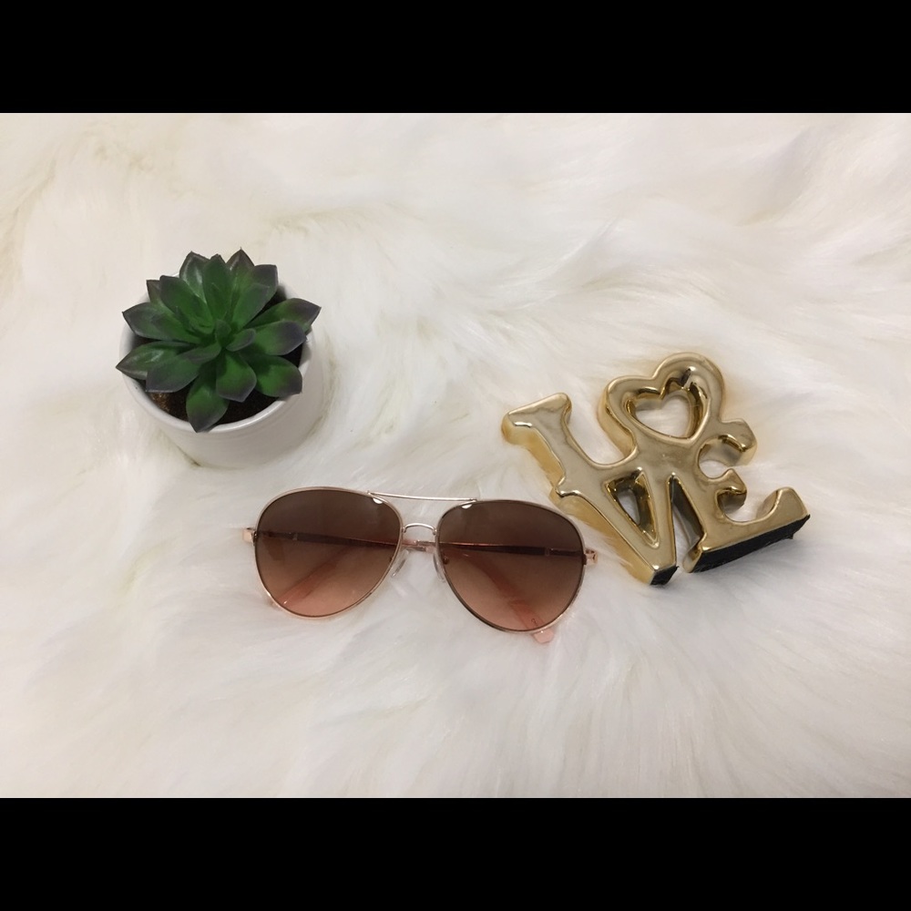 Steve Madden Aviator Style Sunwear