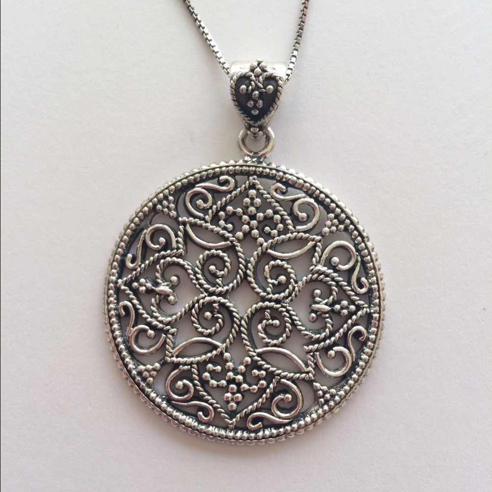 NEW- 925 Sterling Silver Pendant with Silver chain
