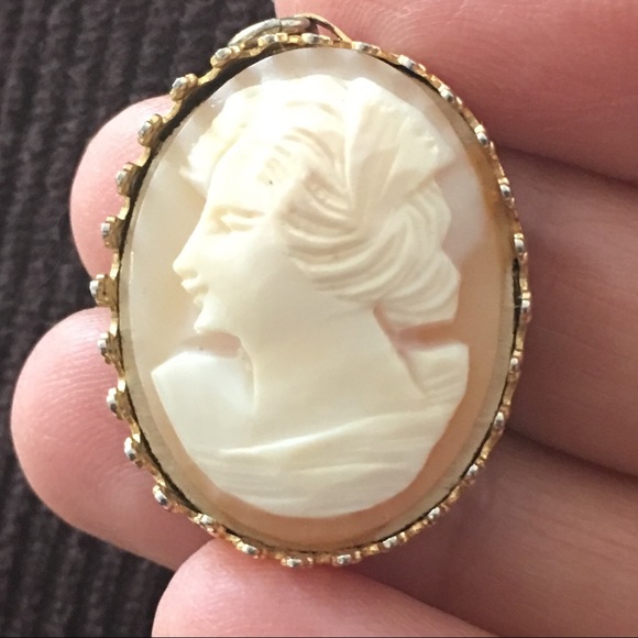 Vintage cameo pendant & gold tone chain - Picture 5 of 8