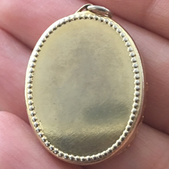 Vintage cameo pendant & gold tone chain - Picture 6 of 8