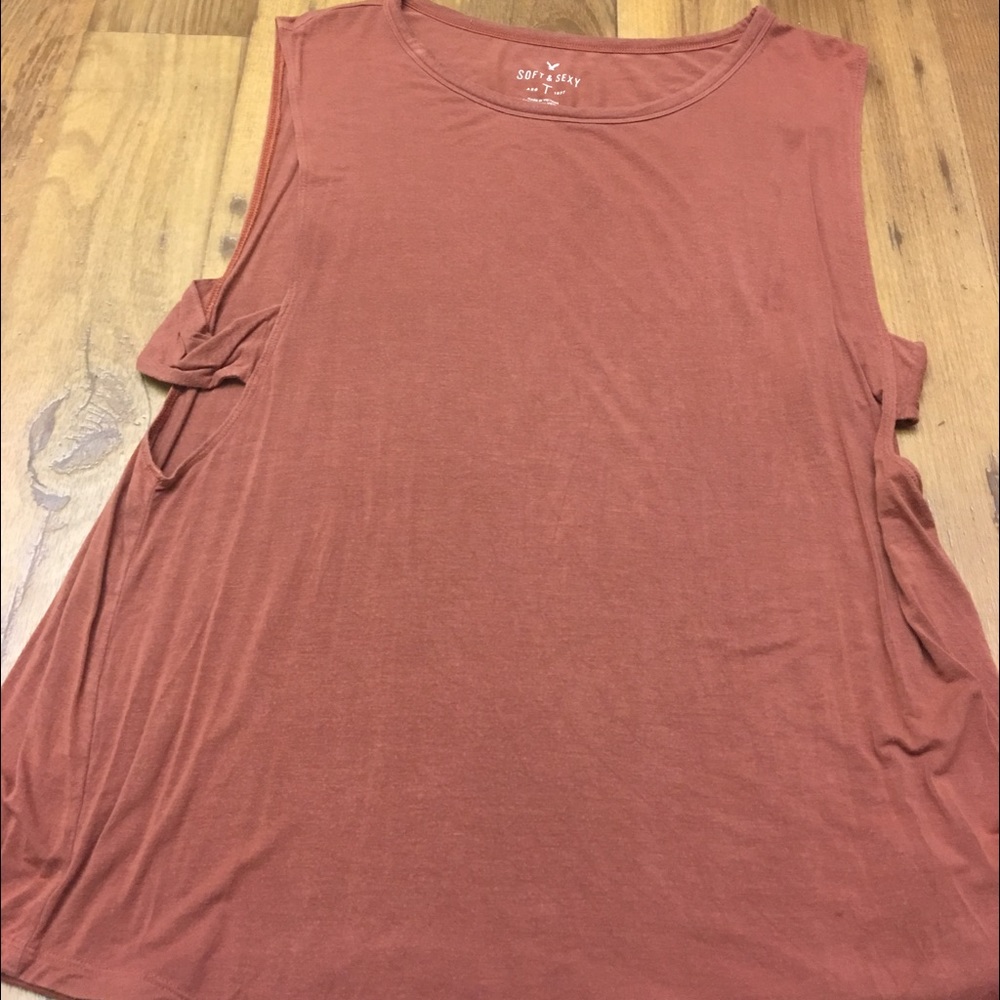 Terra-cotta colored open side tank