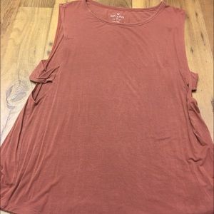 Terra-cotta colored open side tank