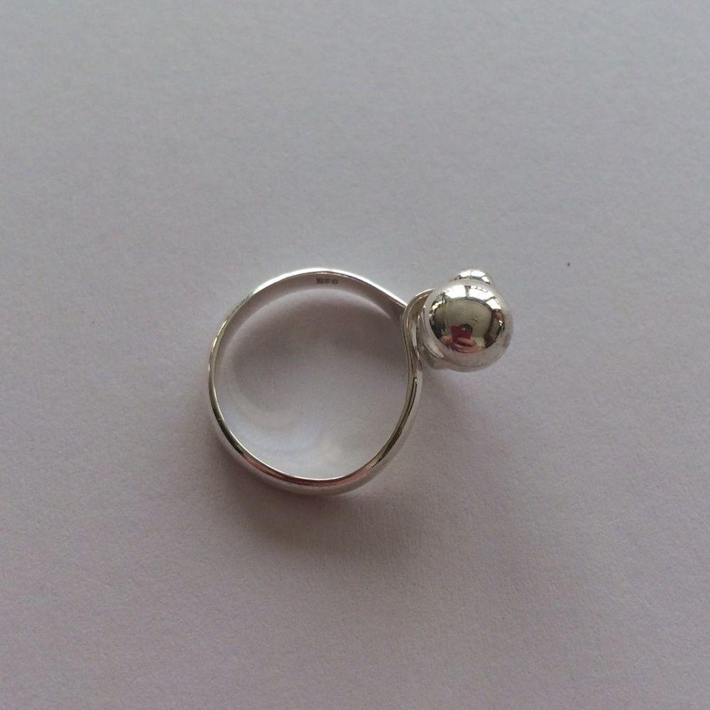 NEW- 925 Sterling Silver Ring in size 6 women's