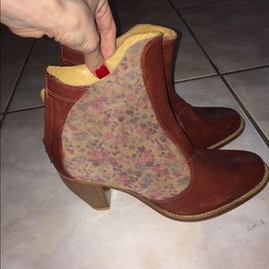 Ladies leather boots