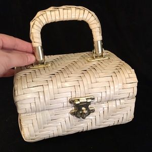 Vintage 1960's White basket weave purse.