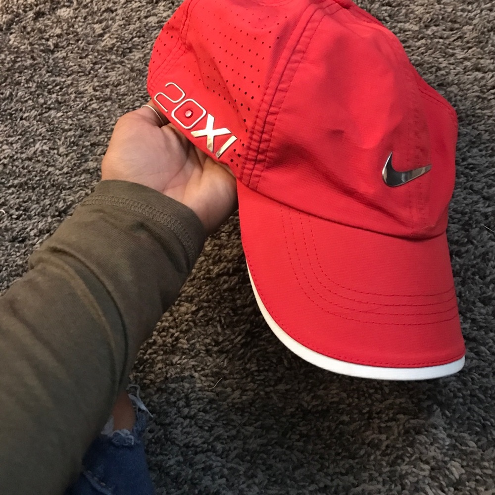 Nike women's golf hat