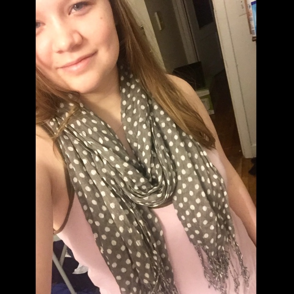 💕Lightweight Gray & White Polka Dot Scarf💕