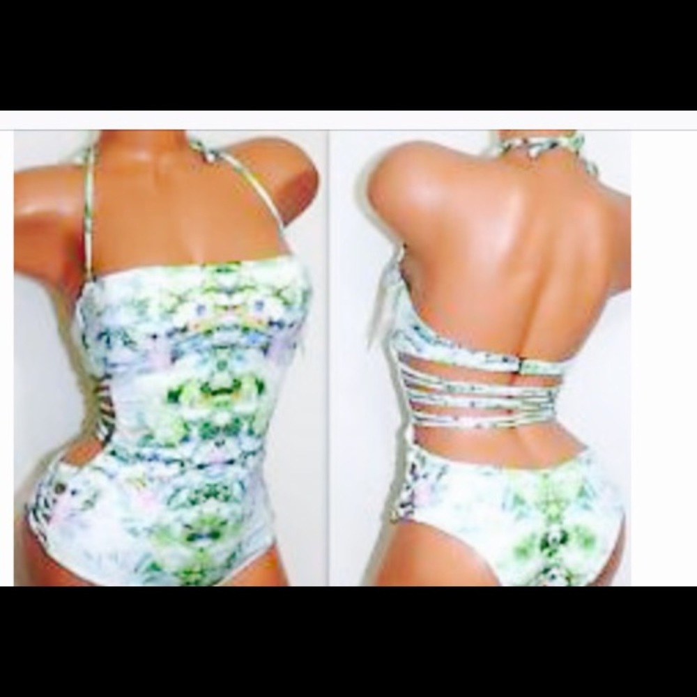 White one piece swimsuit S