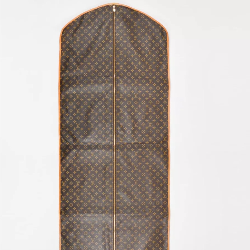 Vintage Louis Vuitton Garment Bag.... perfect