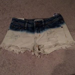 Bullhead faded denim shorts size 1 NWT