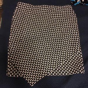 Patterned pencil skirt