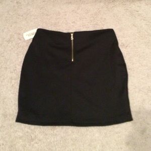 Forever 21 black skirt size S NWT