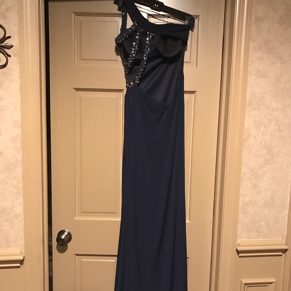Gown - Picture 3 of 5