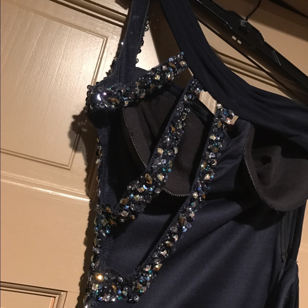 Gown - Picture 4 of 5
