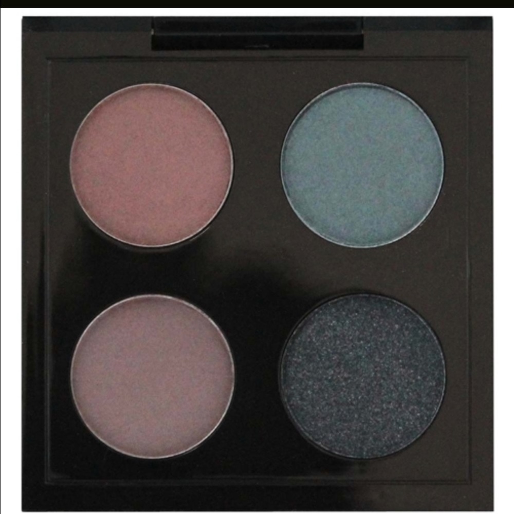 M A C quad Pallet