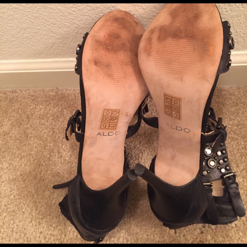 Heels - Picture 2 of 2