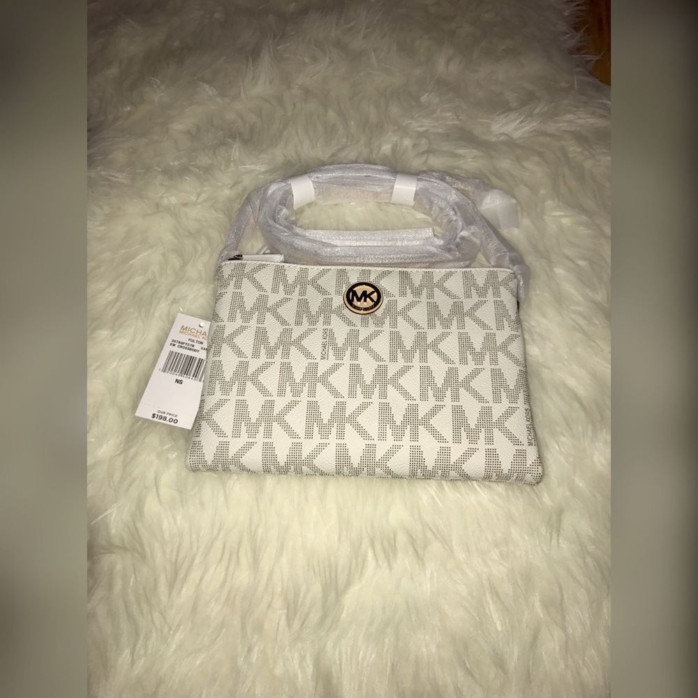 Mother's Day Sale🔥 Michael Kors Fulton Crossbody - Picture 2 of 8