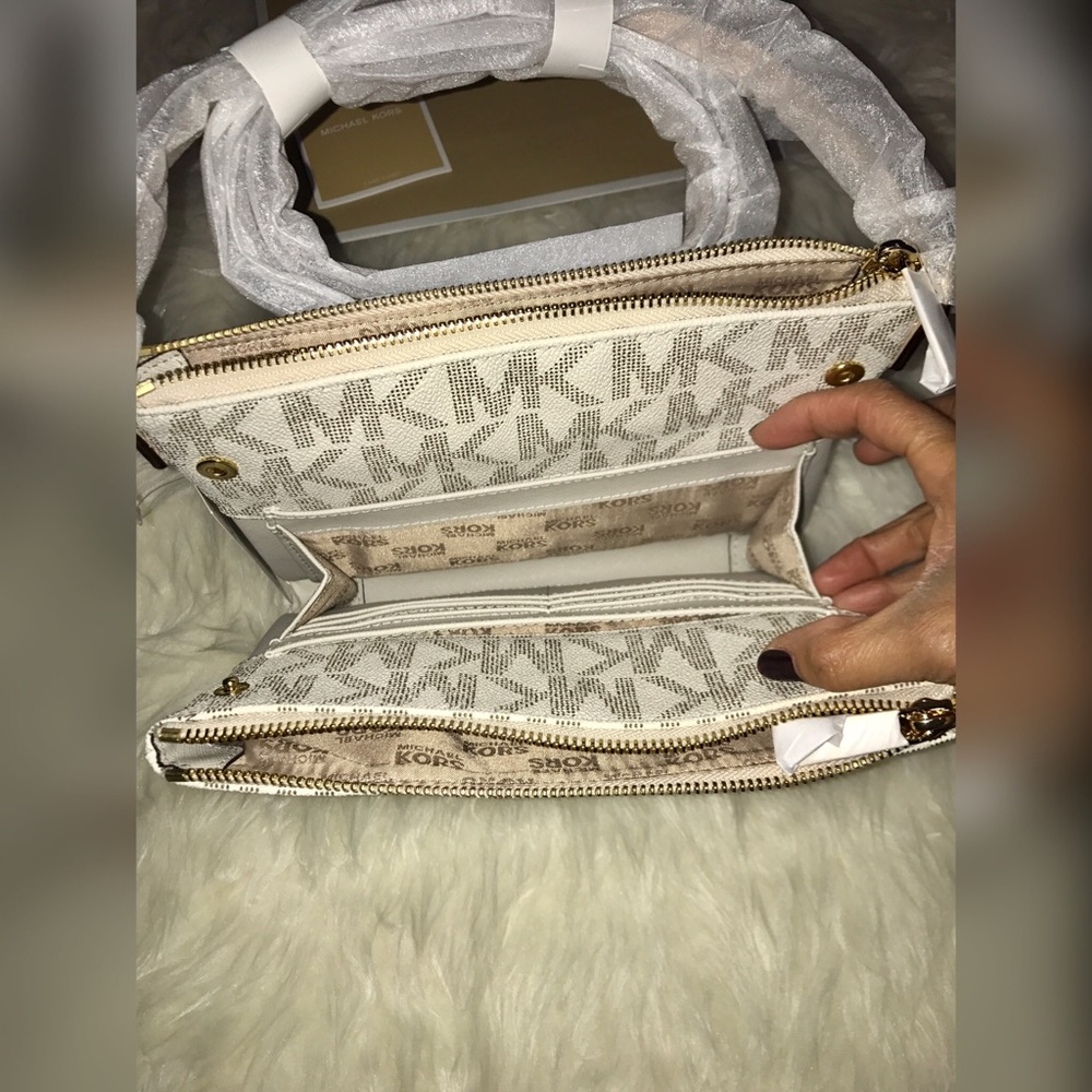 Mother's Day Sale🔥 Michael Kors Fulton Crossbody - Picture 6 of 8