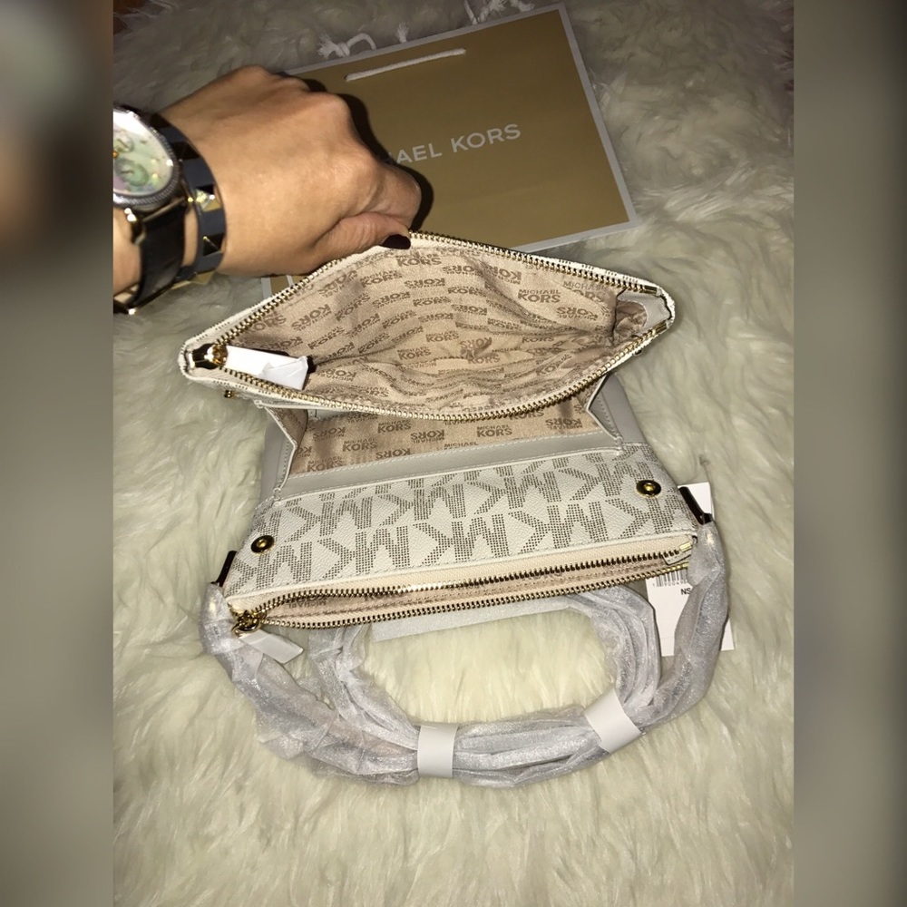 Mother's Day Sale🔥 Michael Kors Fulton Crossbody - Picture 8 of 8