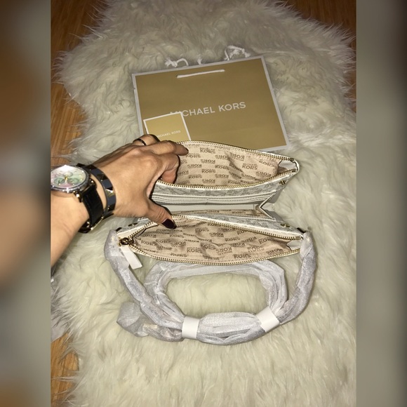 Mother's Day Sale🔥 Michael Kors Fulton Crossbody - Picture 5 of 8