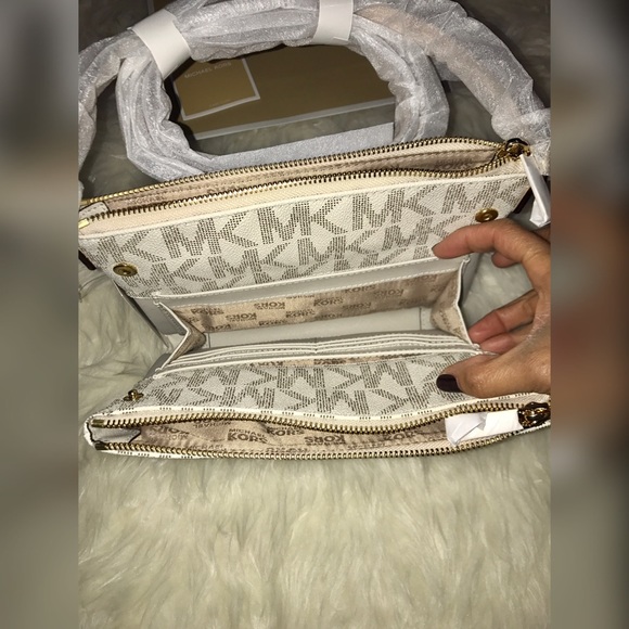Mother's Day Sale🔥 Michael Kors Fulton Crossbody - Picture 6 of 8