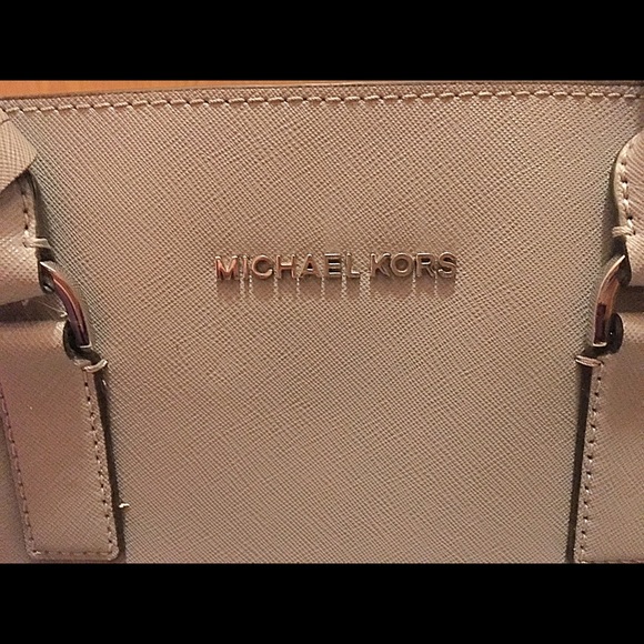 Michael Kors Large Dillon Satchel - Picture 2 of 7