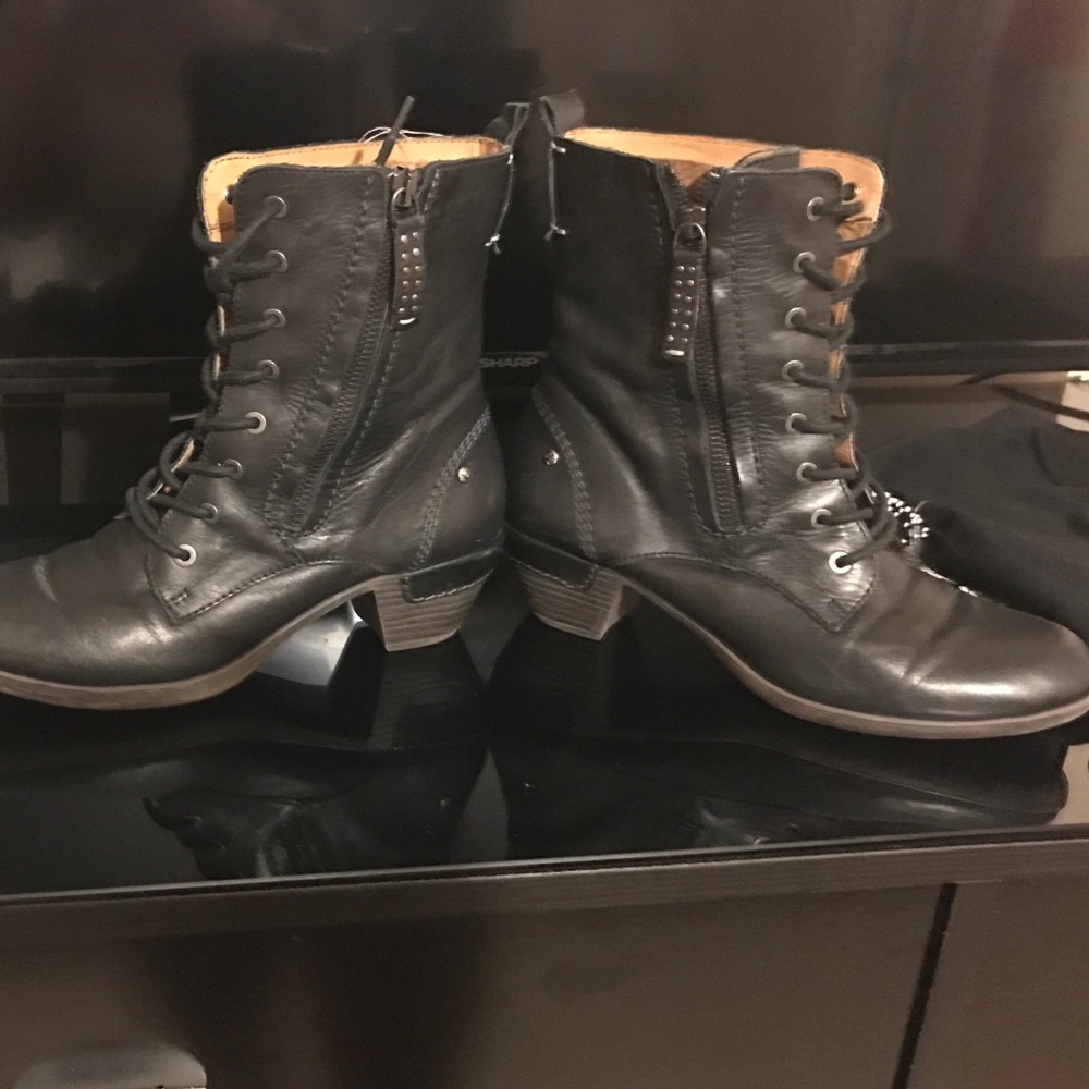 Rotterdam pikolinos boots