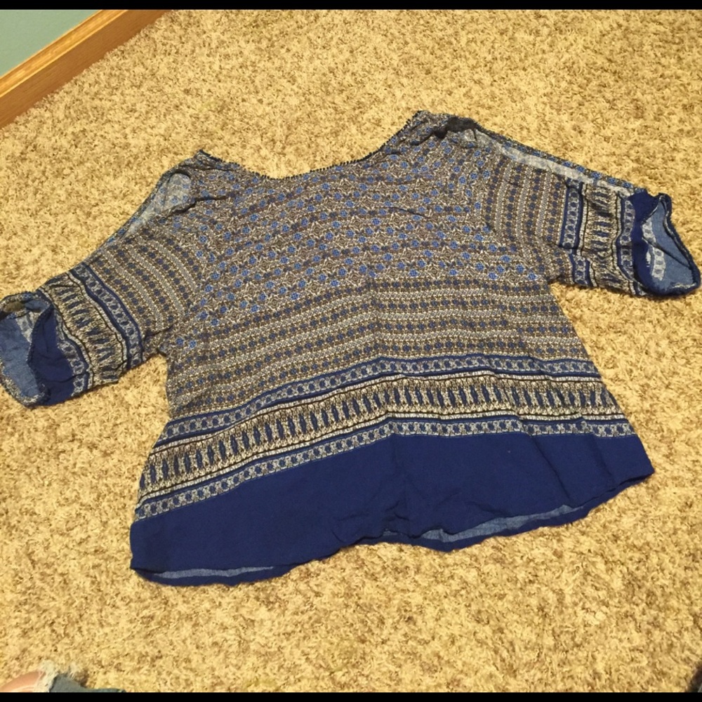 Shoulder cut-out Top