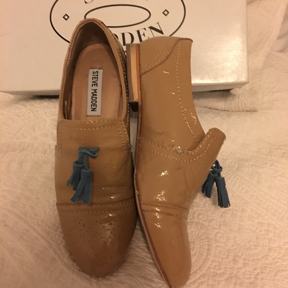 Super cute Steve Madden patent leather oxfords - Picture 3 of 3
