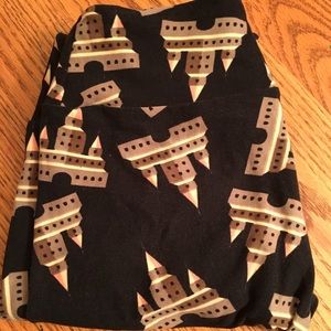 LuLaRoe OS Hard To Find Castle Leggings