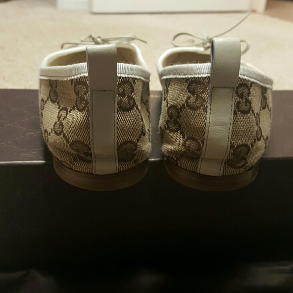 Gucci 'Ali' canvas with white leather trim flats - Picture 3 of 7