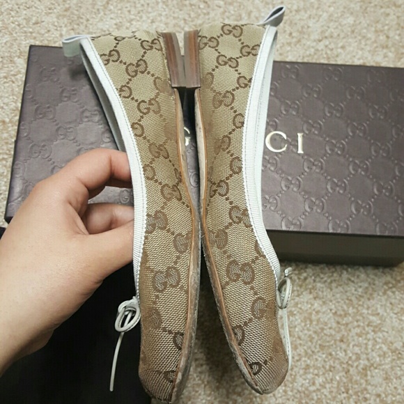 Gucci 'Ali' canvas with white leather trim flats - Picture 5 of 7