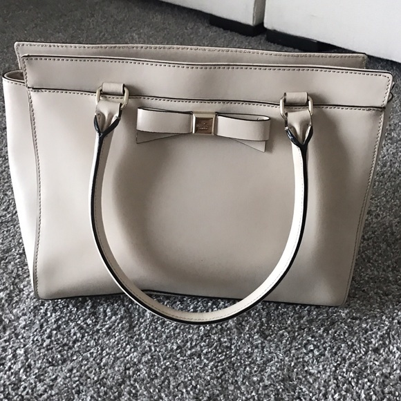 kate spade Handbags - Cream Kate spade bag with bow