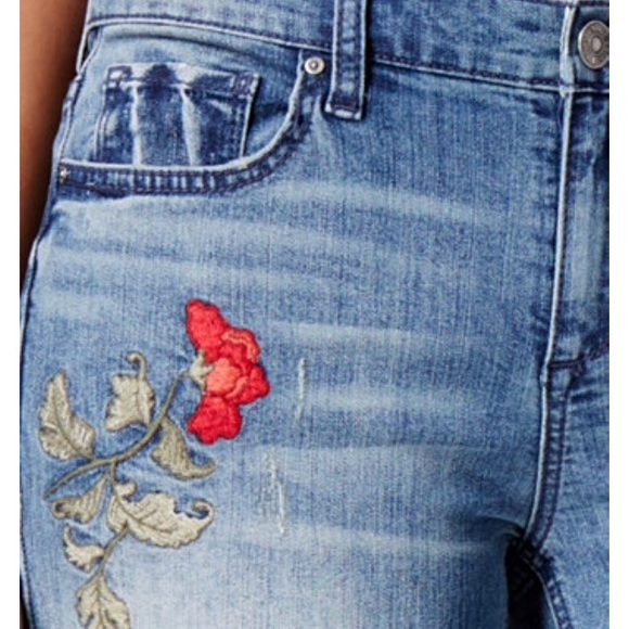 πΉHost Pick! 4/24 $55 Rose Embroidered Jeans S 16 - Picture 6 of 8