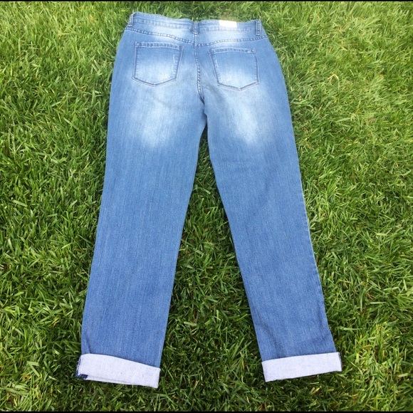 πΉHost Pick! 4/24 $55 Rose Embroidered Jeans S 16 - Picture 3 of 8