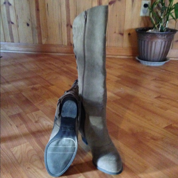 Fergie boots 6.5 - Picture 2 of 3