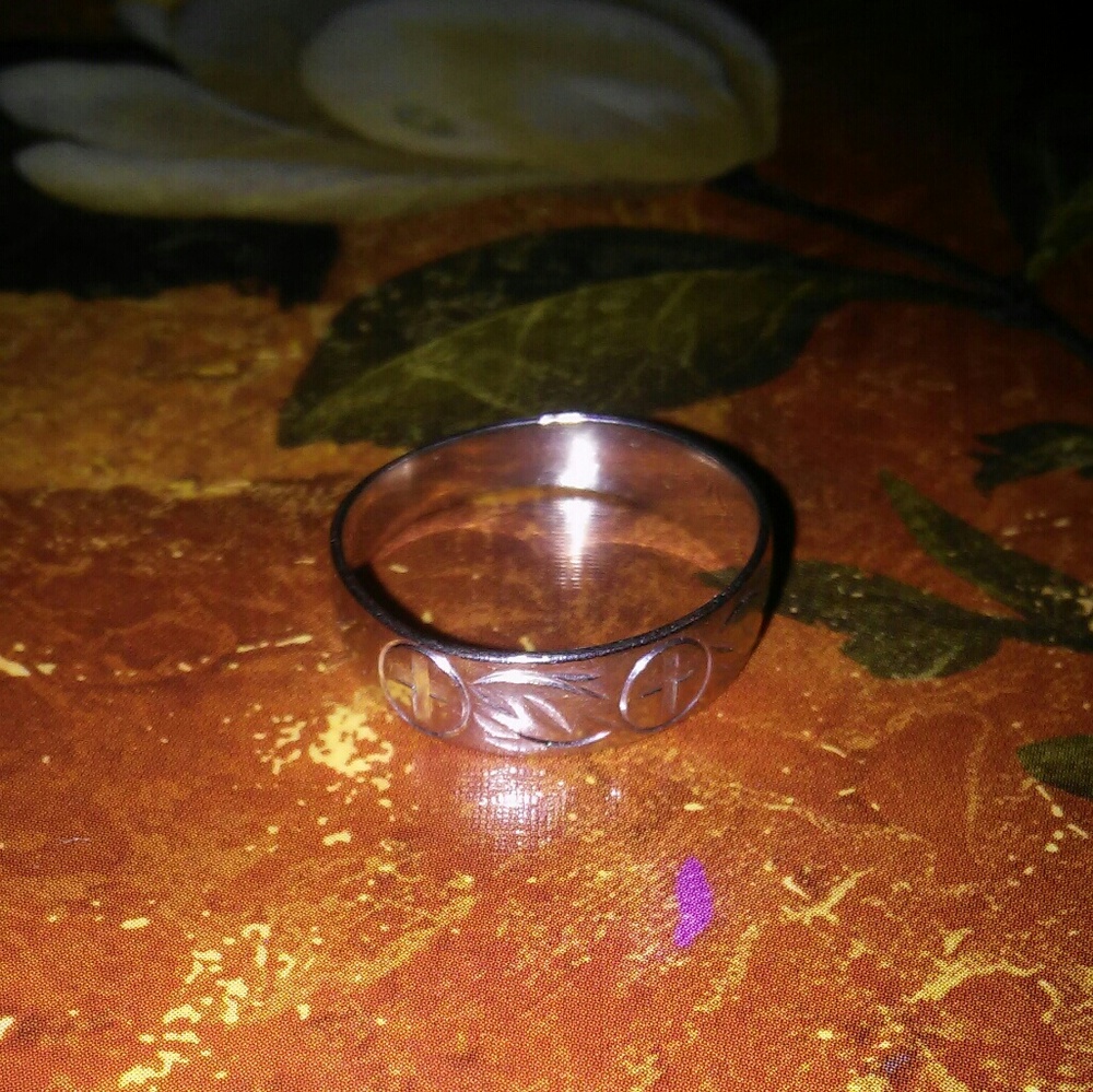 10 K white gold crosses ring