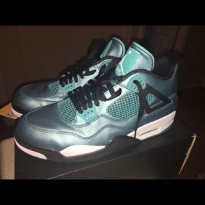 Air Jordan IV size 13 9/10 condition.