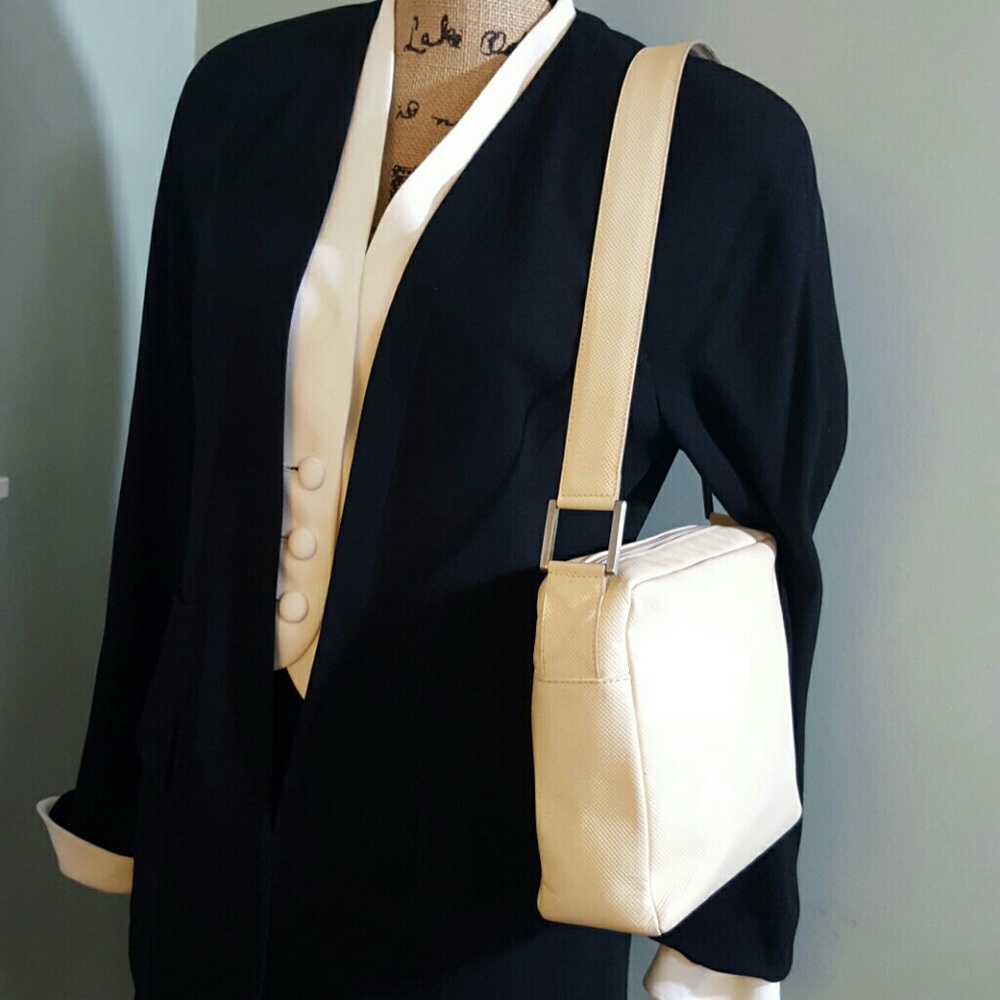 Bottega Veneta Italy Leather Bag - Picture 7 of 11