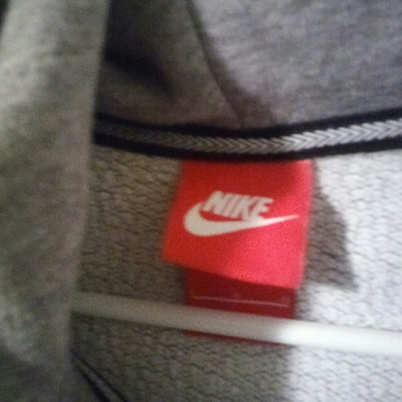 Like new Nike zip up hoodie - Picture 3 of 3