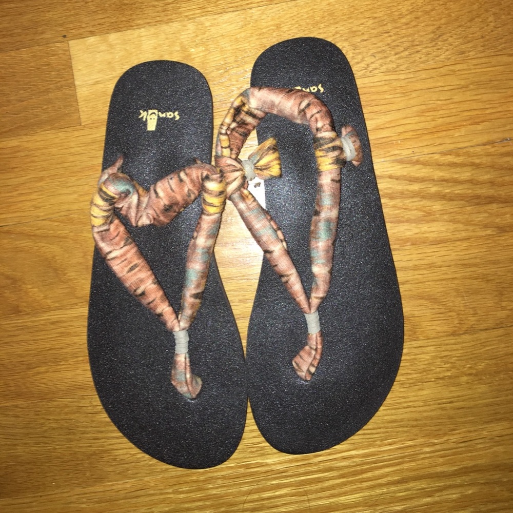 Brand new Sanuk sandals!