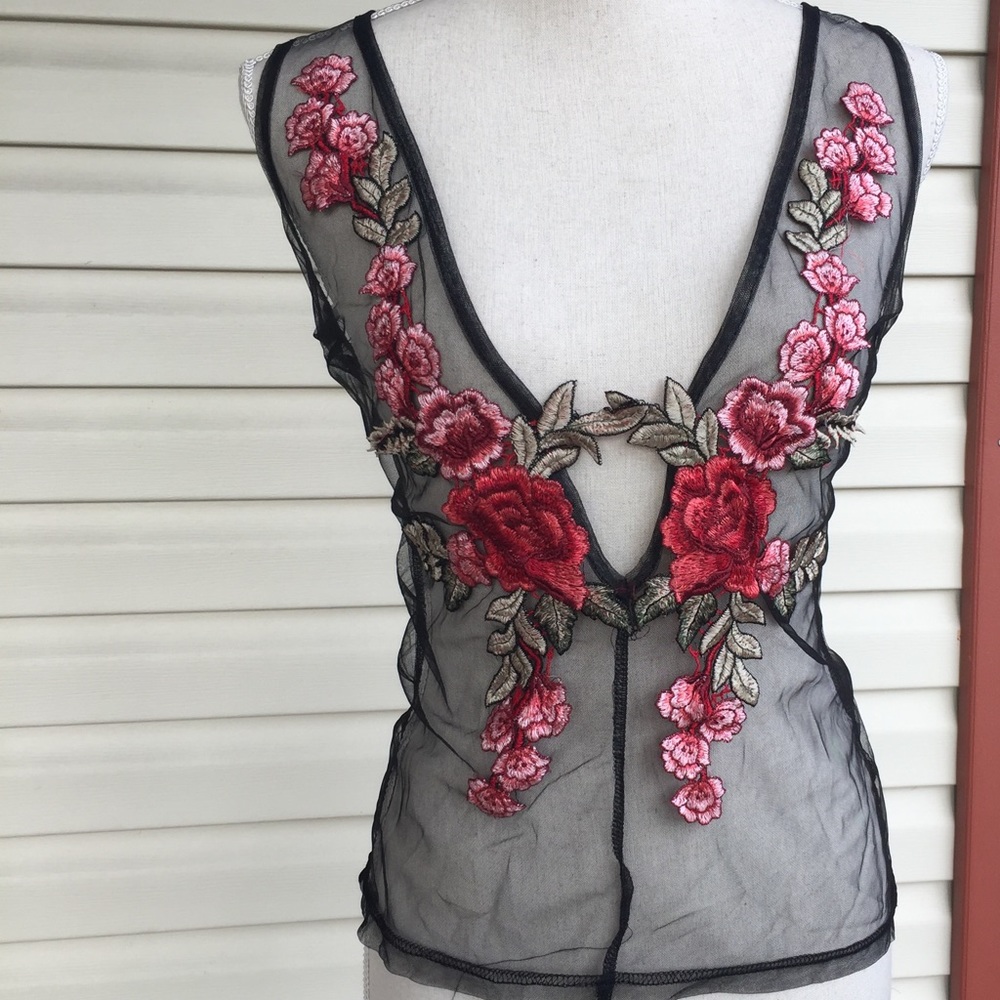 New Sexy Vest with Floral Appliqué