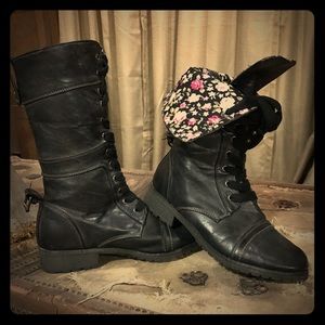 Combat boots size 7