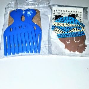 NWT Bundle of 2 earrings  with African woman and Afro 🪮 comb