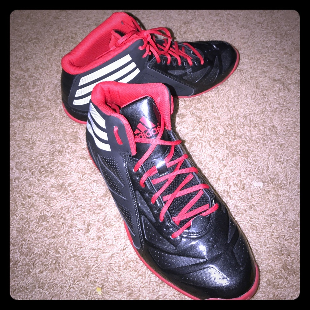 🔥BRAND NEW🔥Adidas Men's Basketball Shoes ‼️