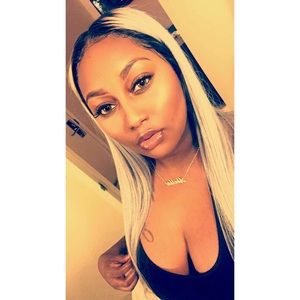 Meet your Posher, Adrianne