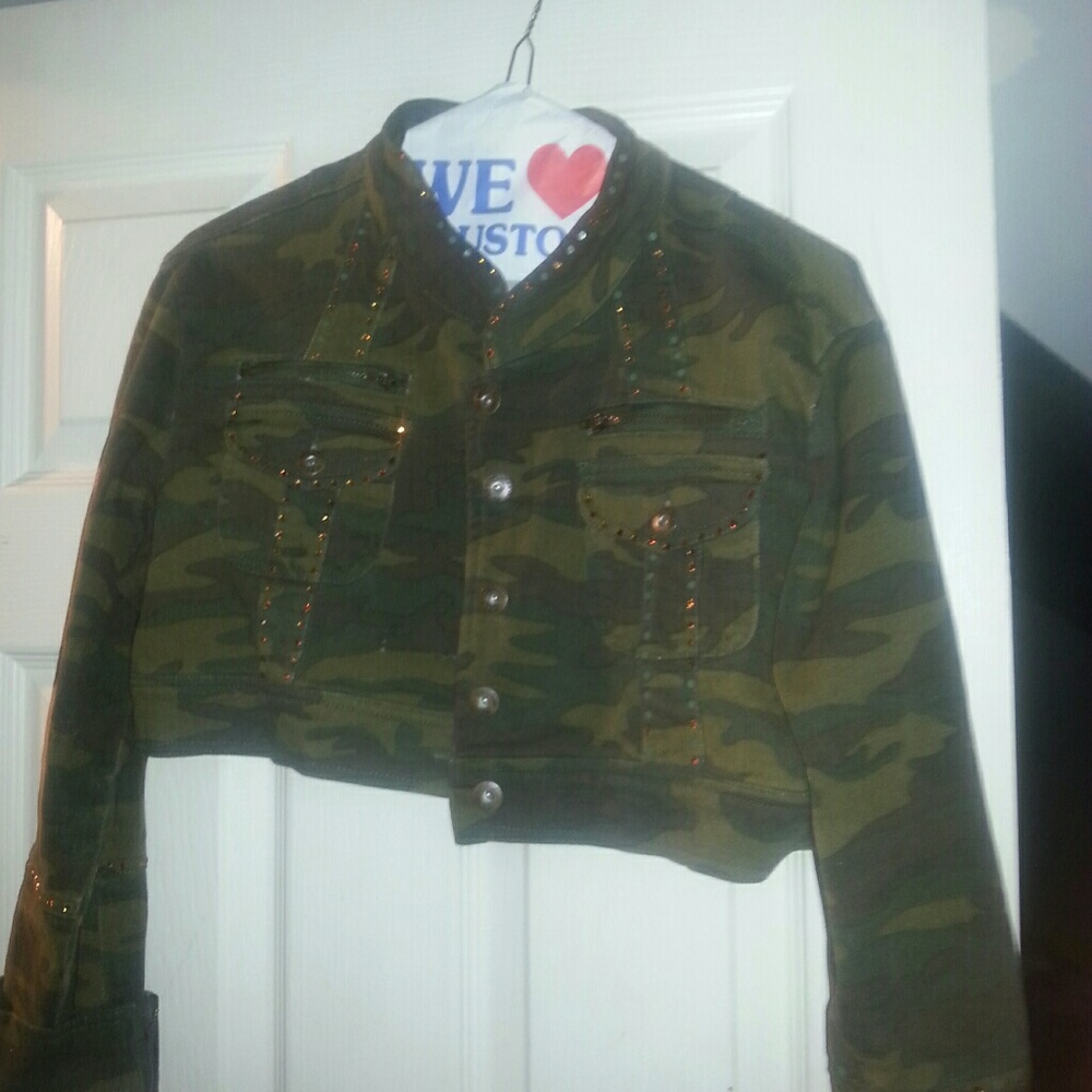 Trendy camouflage crop denim jacket